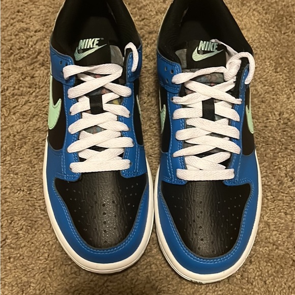 Nike dunks size 5y - Picture 2 of 4